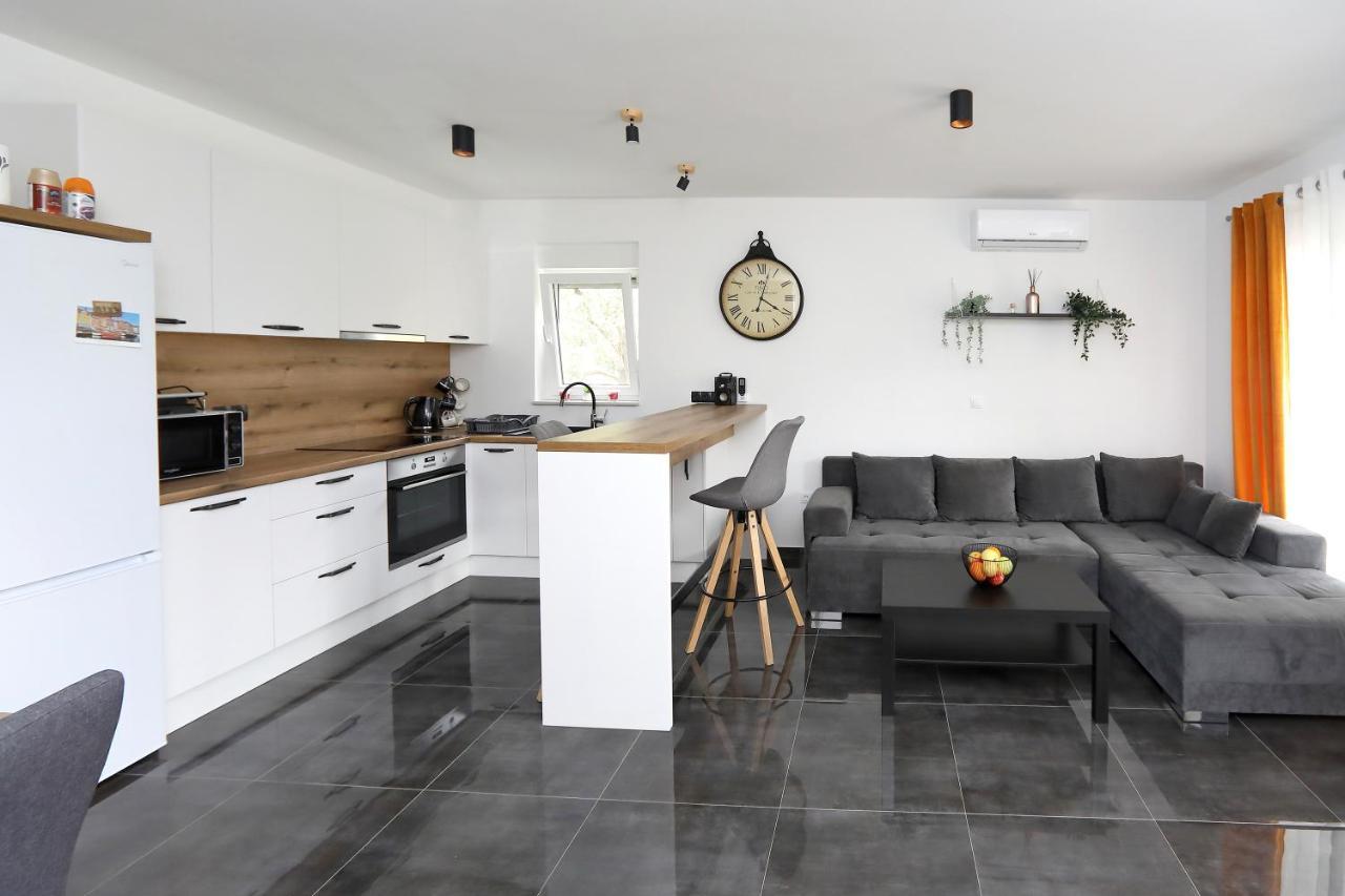 Apartman Kero Бибине Екстериор снимка